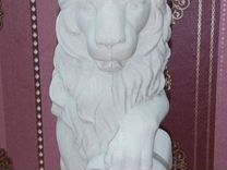 Статуя льва из гипса