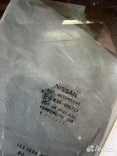 Стекло задней левой двери Nissan Juke F15