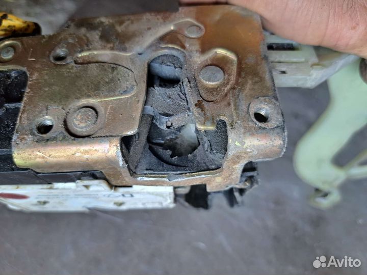 Замок двери передний Jaguar s-type