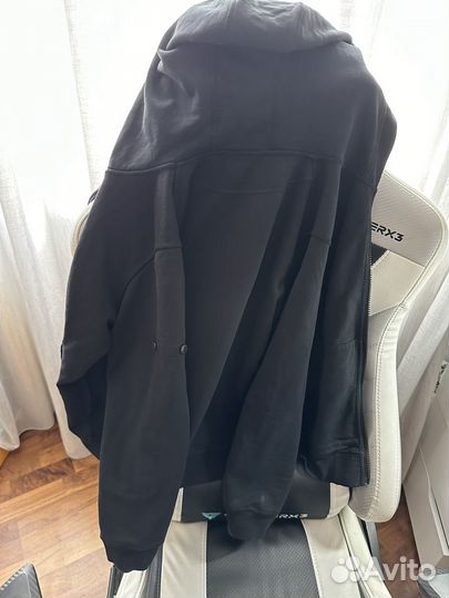 Черное худи stone island