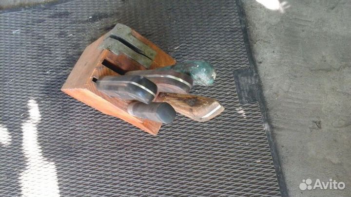 Набор ножей с подставкой в которой точилка ножей