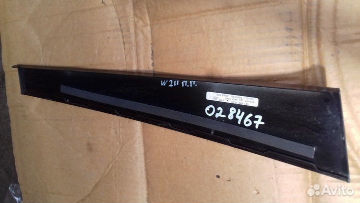 Накладка двери передней правой Mercedes Benz E-Kla