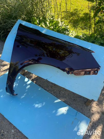 Продам крылья (передние) Лада Гранта FL