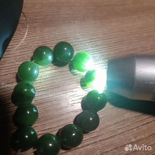 Бусины из зелёного нефрита 10 мм