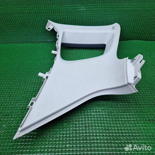 Обшивка отсека багажника правая верхняя Volkswagen