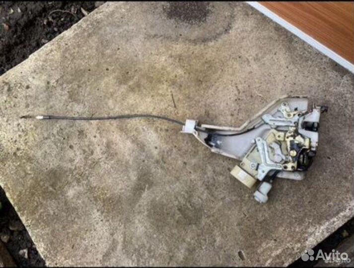 Замок двери задний правый Lexus rx300 1 поколения