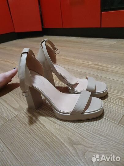 Босоножки женские 39 размер