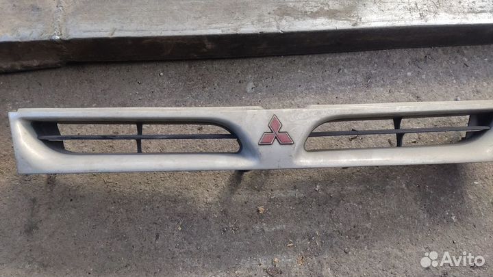 Решетка радиатора mitsubishi lancer Space Wagon
