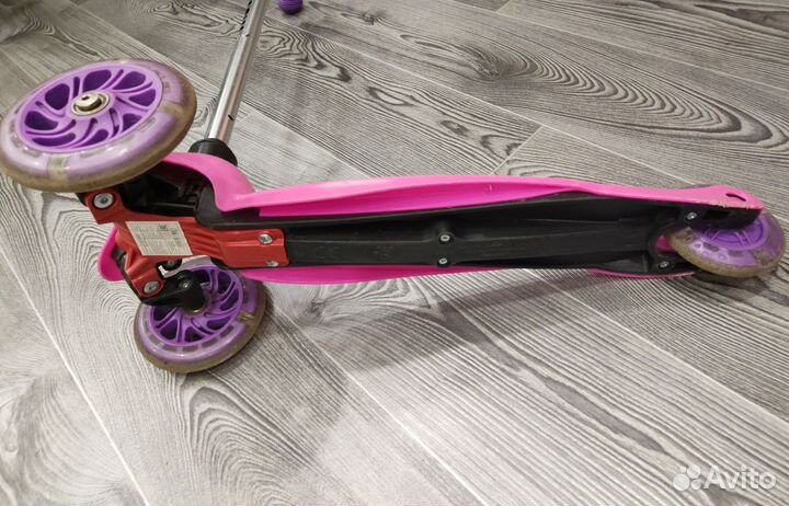 Самокат детский трехколесный со светящимися колес