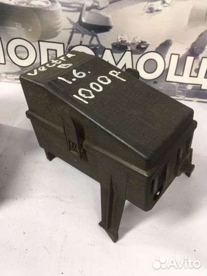 Корпус предохранителей Opel Vectra B