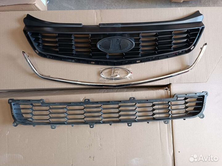 Комплект решёток приора 2 молдинг эмблема