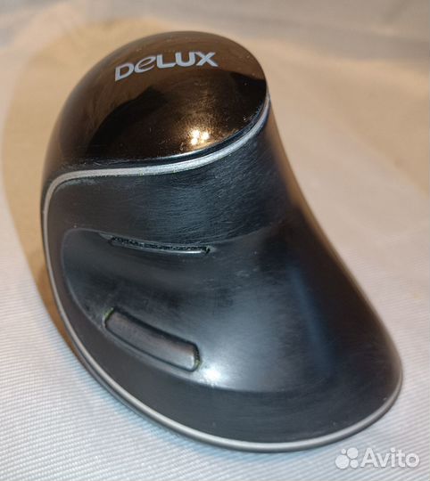 Безпроводная вертикальная игровая мышь Delux M618