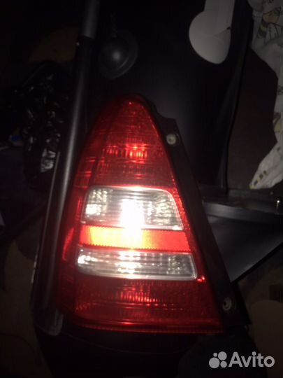 Задняя левая фара Subaru Forster 2002-2008