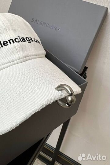 Кепка Balenciaga c пирсингом унисекс