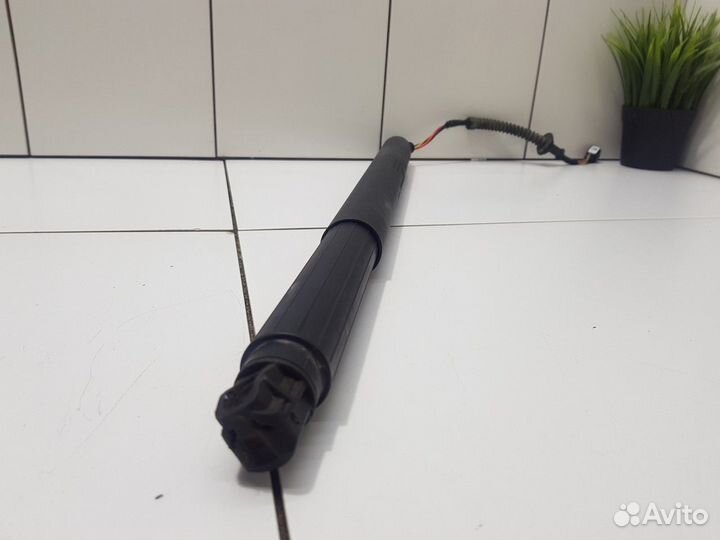 Амортизатор багажника левый (Chery Tiggo 8)