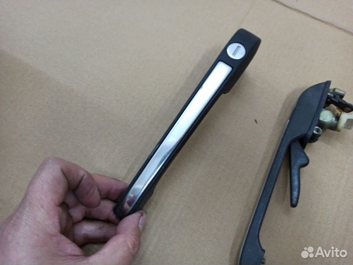 Ручка наружная передняя левая Volkswagen Passat B2