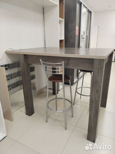Барный стол и стулья бу