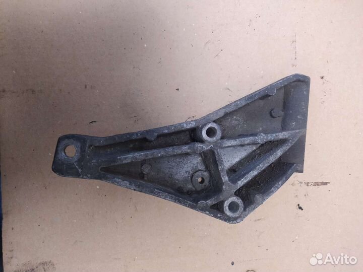 Кронштейн гур Audi VW A6 C4 80 B4