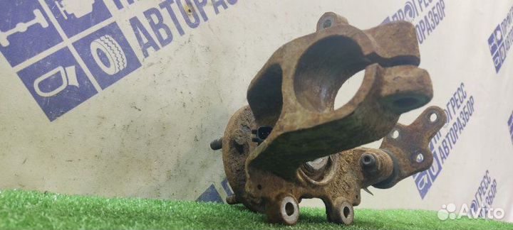 Поворотный кулак передний правый Ford Focus 2