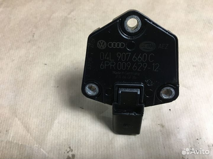 Датчик уровня масла Volkswagen Tiguan 08-17