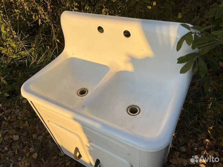 Старинная раковина умывальник с тумбой