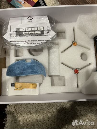 Робот пылесос redmond