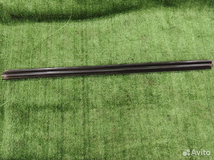 Бархотки передней правой двери Renault duster 1