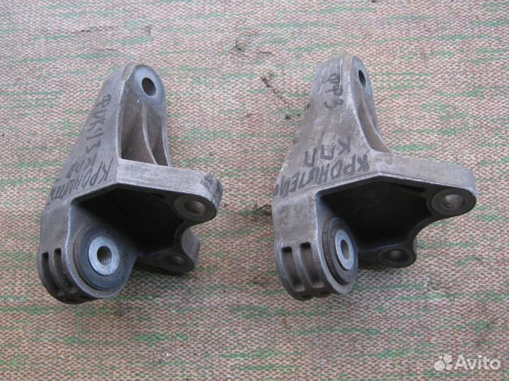 Кронштейн коробки подушка двигателя Ford Focus 3