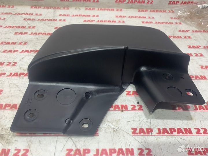 Брызговик передний правый Mitsubishi Pajero Sport