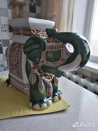 Слон для цветов