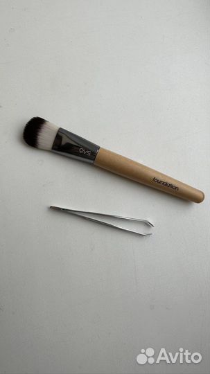 Кисть для тона и щипчики