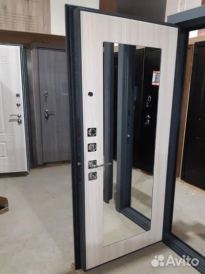 Дверь Гарда S18 Зеркало входная