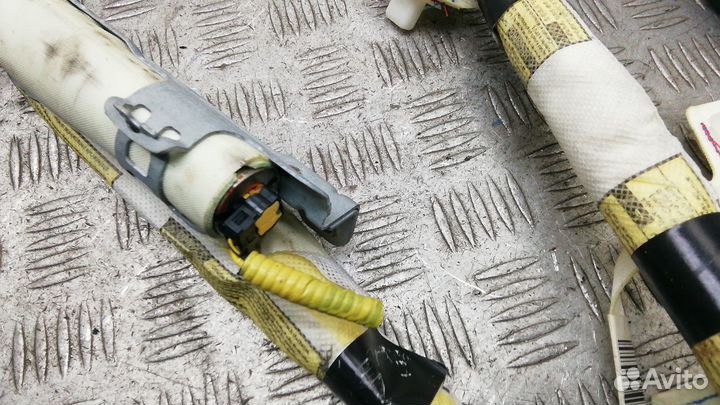 Шторка безопасности toyota avensis T27 2012