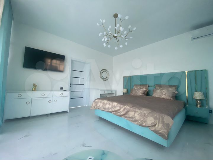 Дом 370 м² на участке 8 сот.