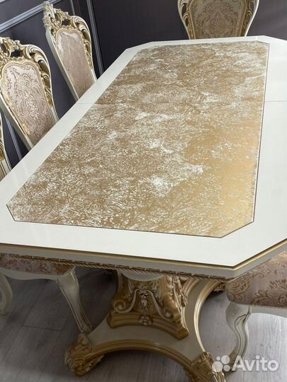 Кухонный стол и стулья