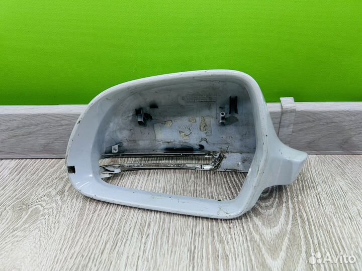 Крышка левого зеркала Audi Q3 8U0857527