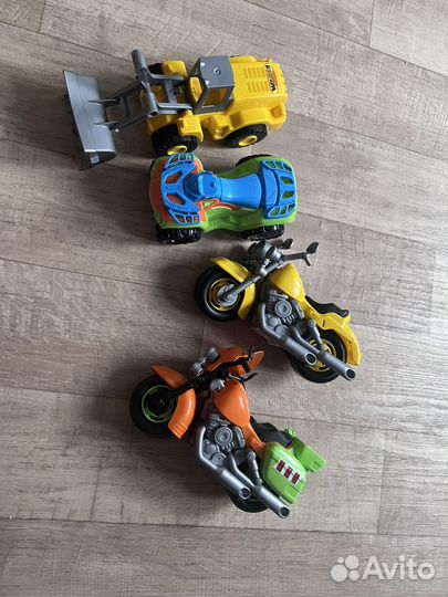 Много игрушек