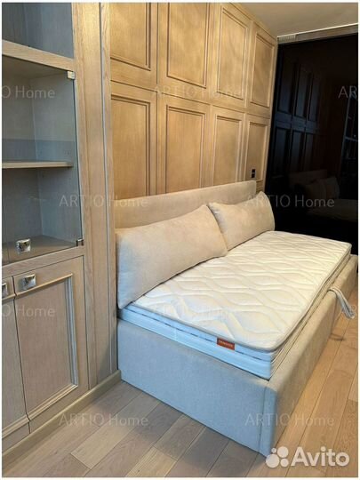 Детская кровать с мягкой спинкой