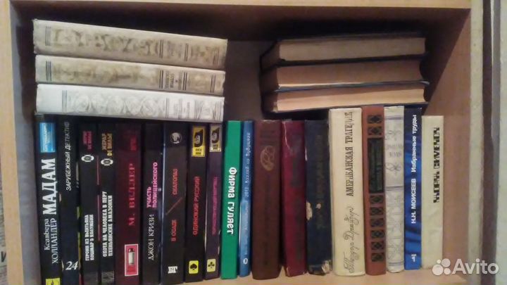 Книги разные много