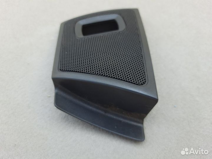 Накладка задней левой ручки Skoda Octavia A4 Tour