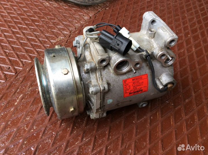 Компрессор кондиционера MR360532 MSC105C Mitsubish