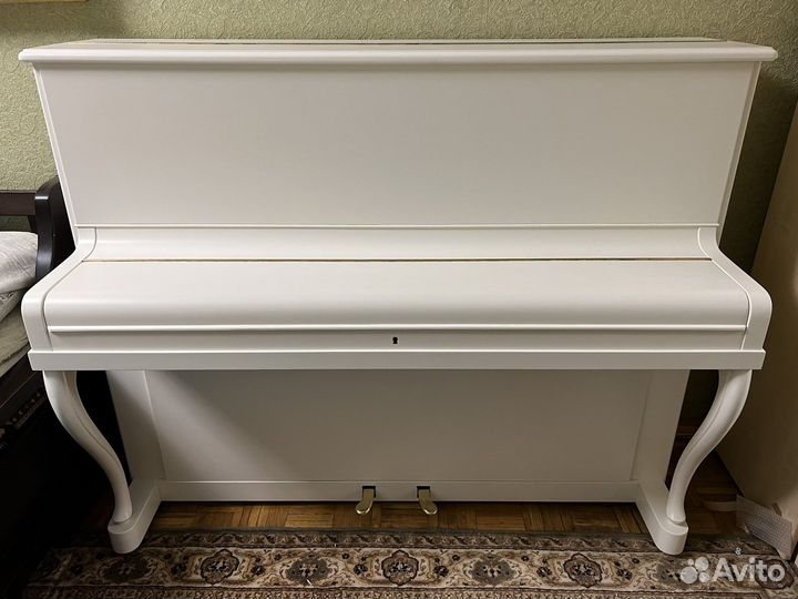 Белое Пианино Bluthner