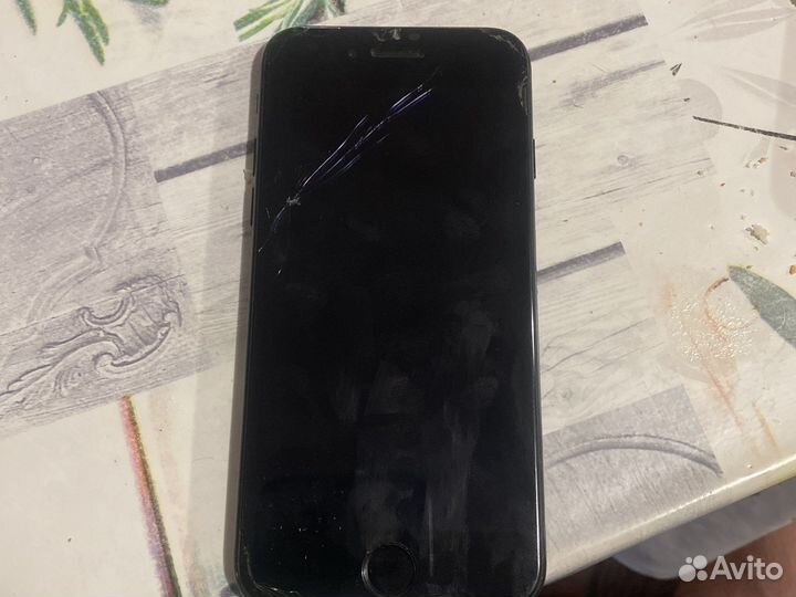 Продаю iPhone 7