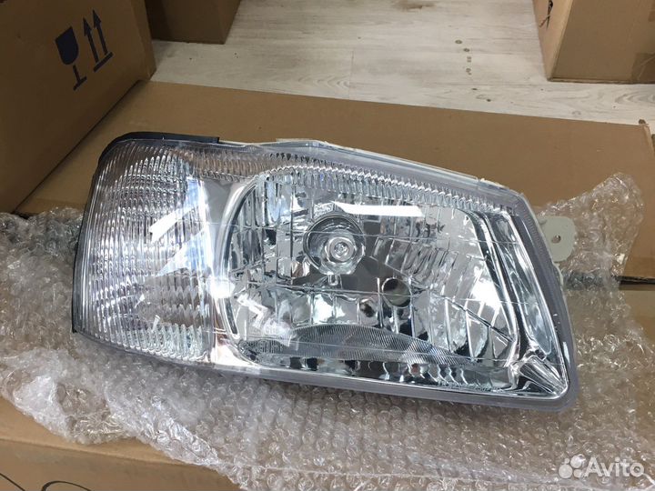 Фара правая Hyundai Accent