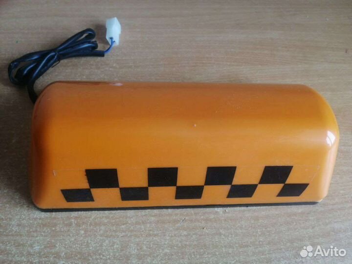 Знак такси на магнитах