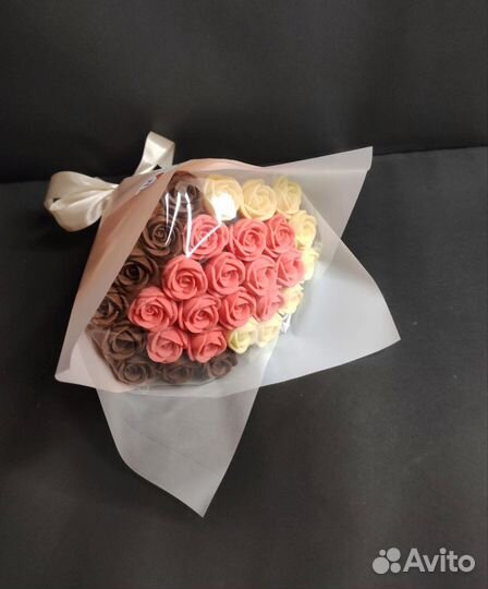 Букет - 29 Роз из Белого и Молочного Шоколада