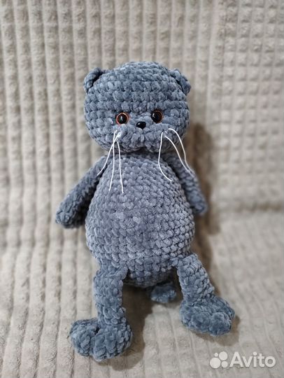 Кот басик вязанный