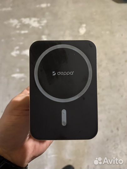 Автомобильный держатель Mage Safe Qi для iPhone