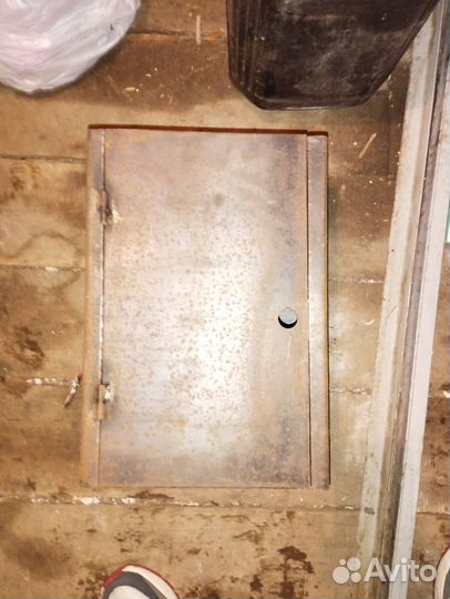 Сейф металлический