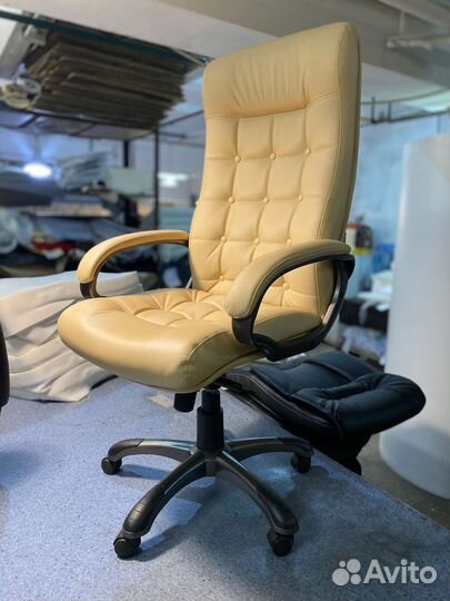 Офисное кресло